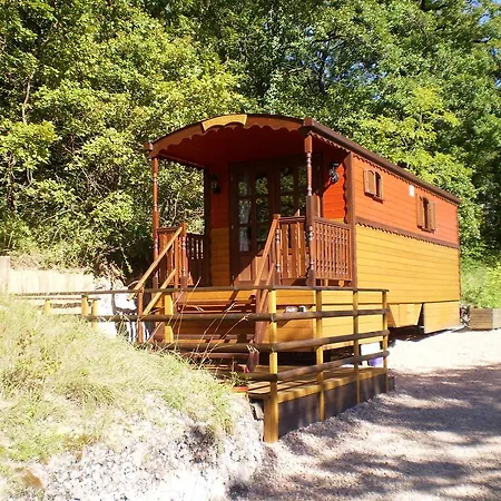 Les Roziers - Roulotte Bed & Breakfast Bagnac