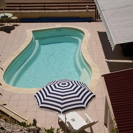 Les Roziers - Roulotte Bed & Breakfast Bagnac