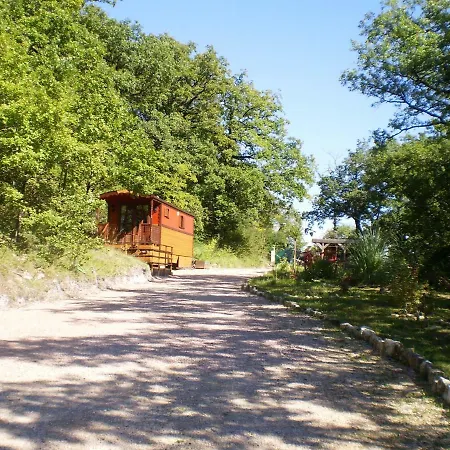 Les Roziers - Roulotte Bed & Breakfast